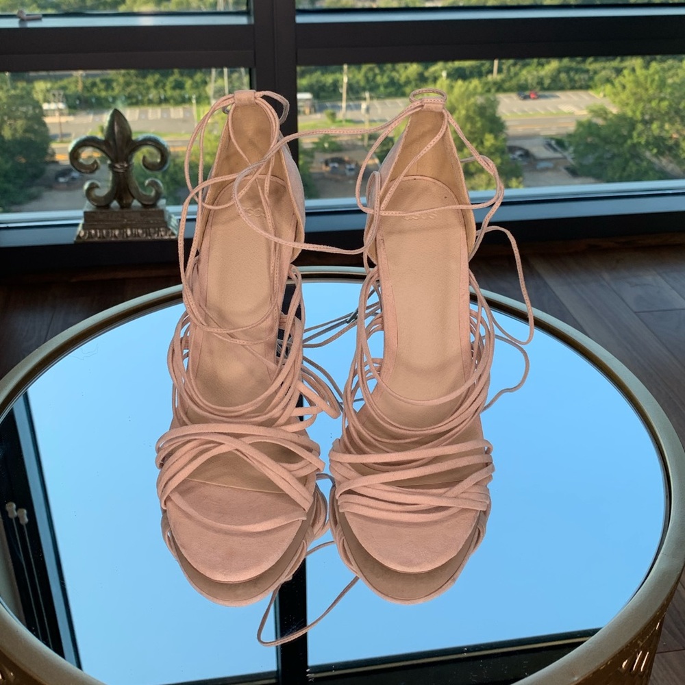 Strappy blush heals